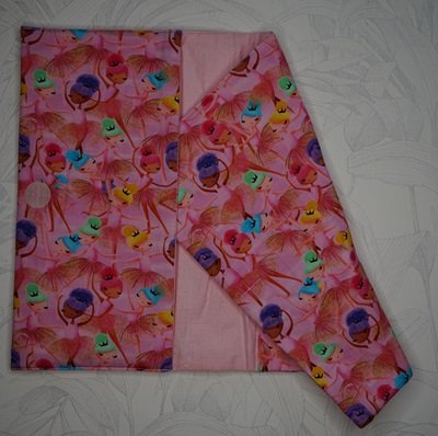 Pochette ardoise et crayons tissu rose avec des danseuses