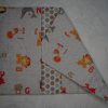 Pochette ardoise et crayons tissu fond gris clair avec des animaux de couleurs vives