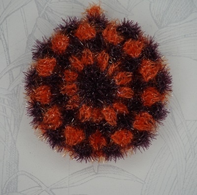 Tawashi au crochet orange et violet