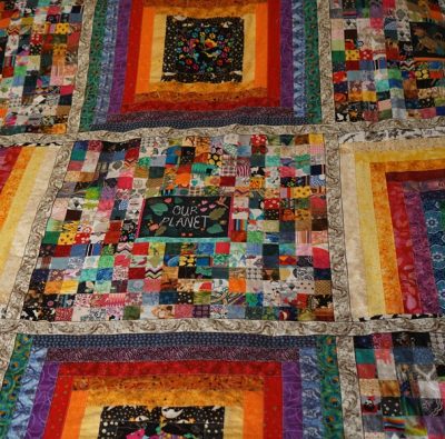 dessus de lit en patchwork créer avec des chutes de tissu